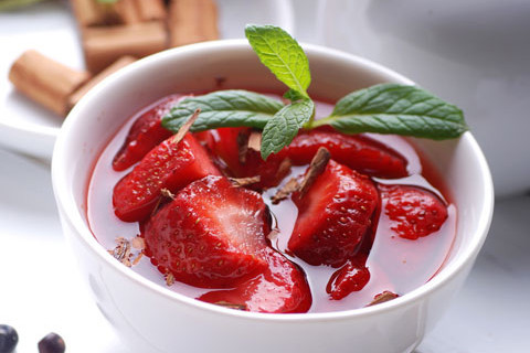 stawberry-kiwi soup healthy diet recipe