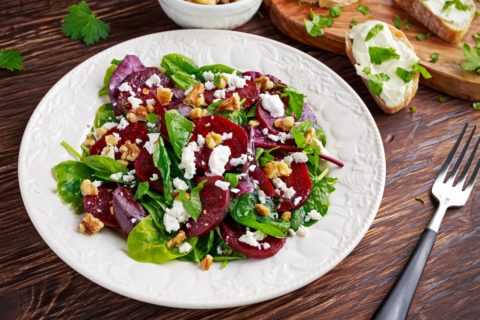 spinach and beet salad with goat cheese and blood orange balsamic vinaigrette