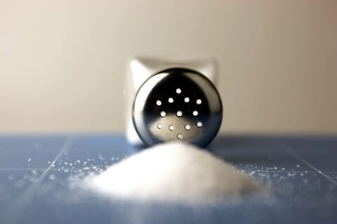 table salt vs natural salt